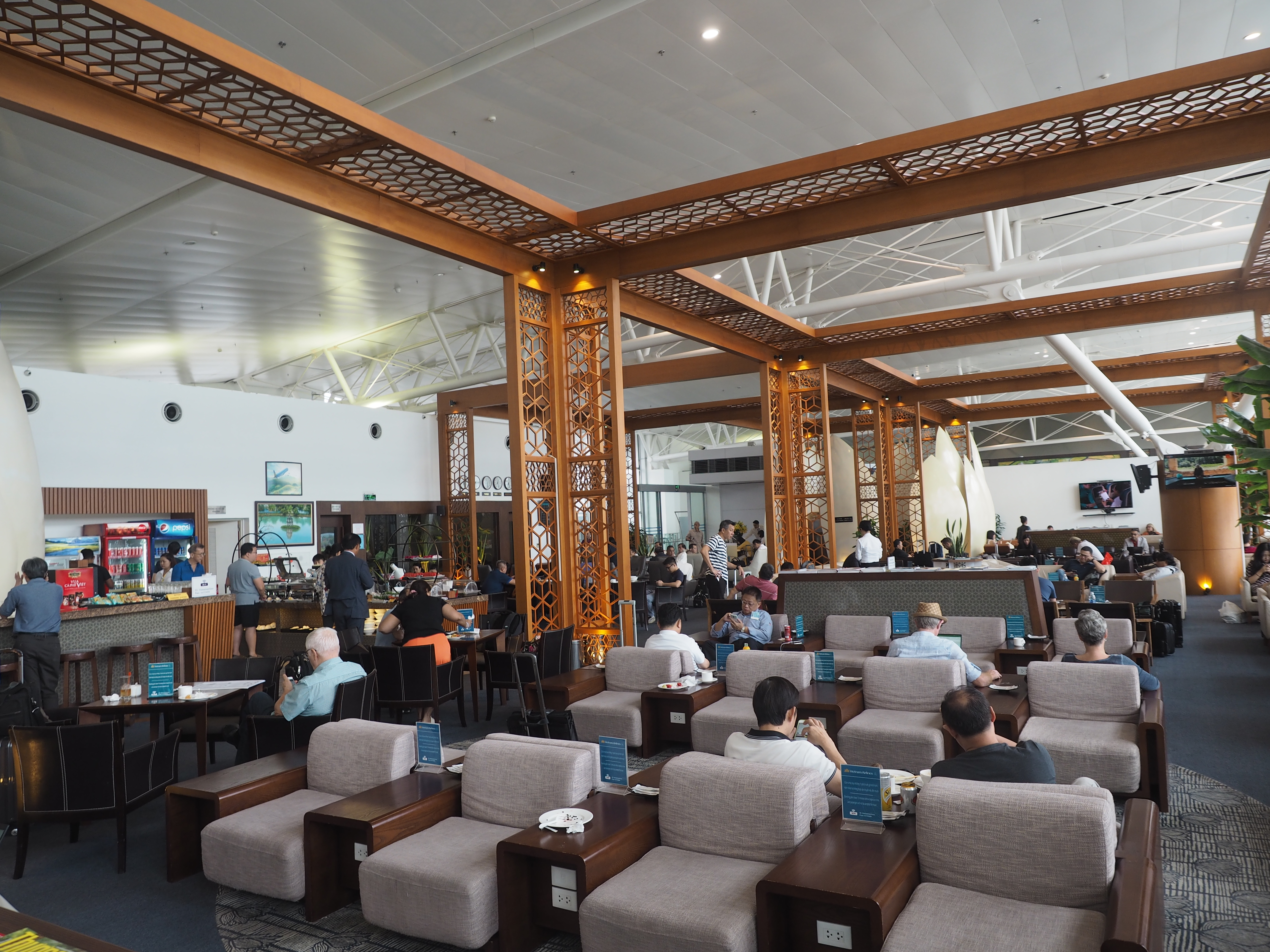 ベトナム・ハノイのノイバイ国際空港国際線ターミナルにあるベトナム航空ロータスラウンジ体験記