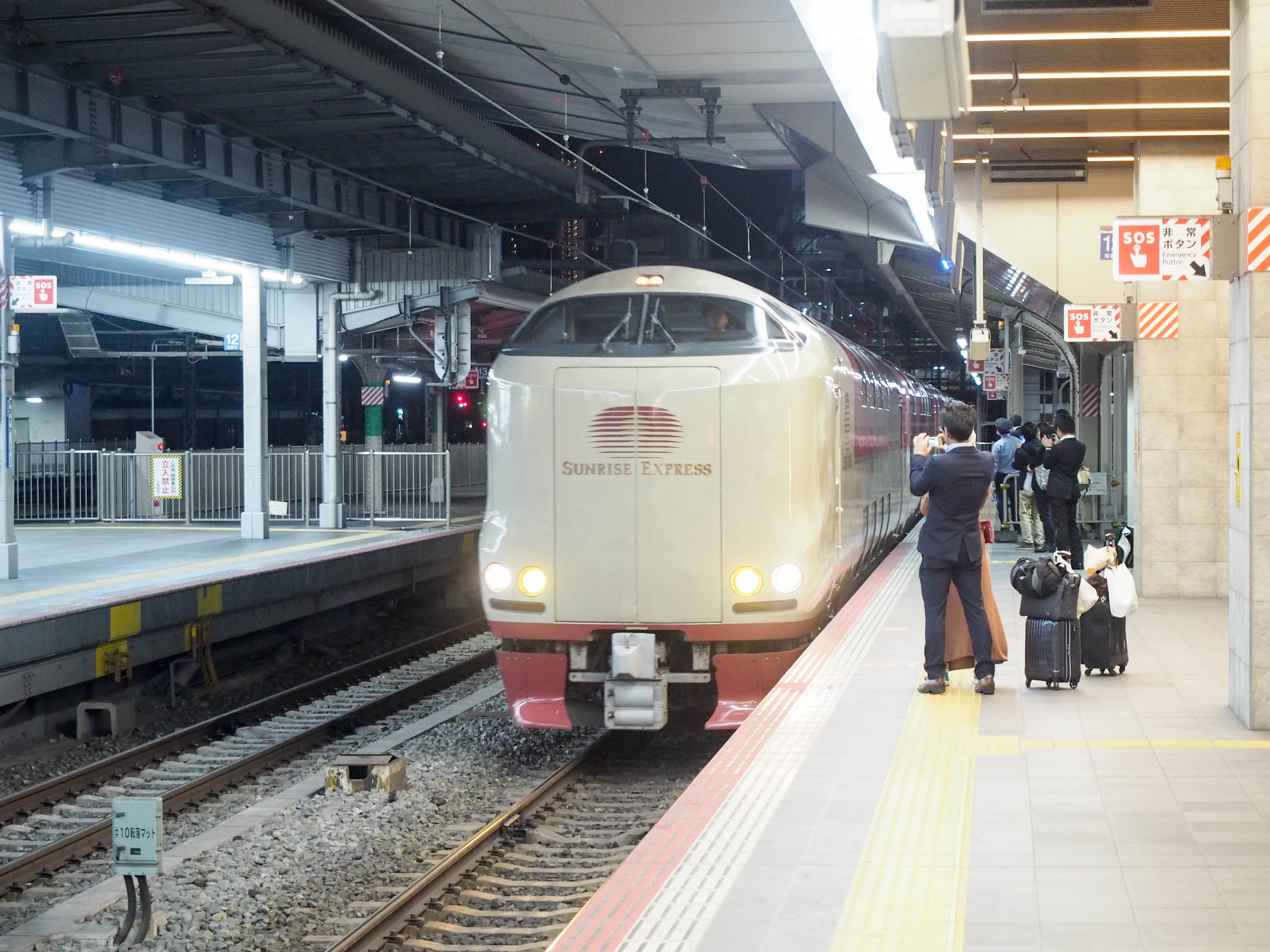 寝台特急「サンライズ出雲」大阪から東京までの夜行列車のノビノビ座席・オンライン予約方法を徹底解説