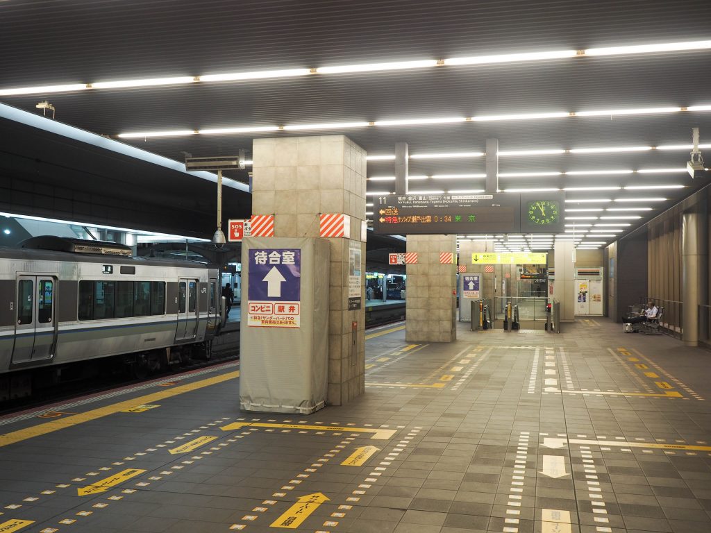 大阪駅11番線ホーム