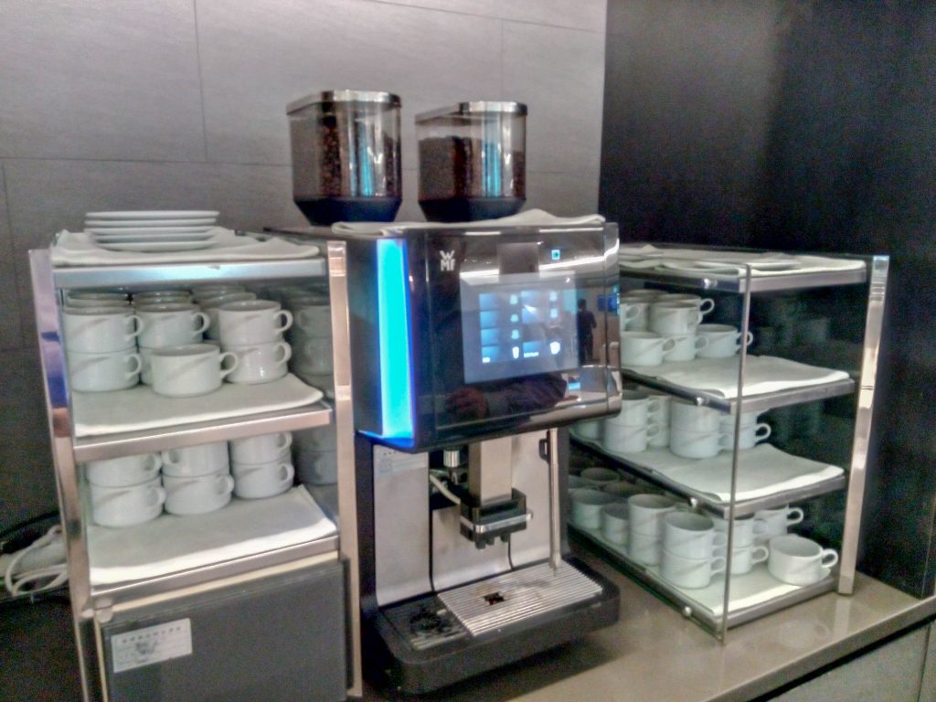 大韓航空ラウンジのコーヒーマシーン